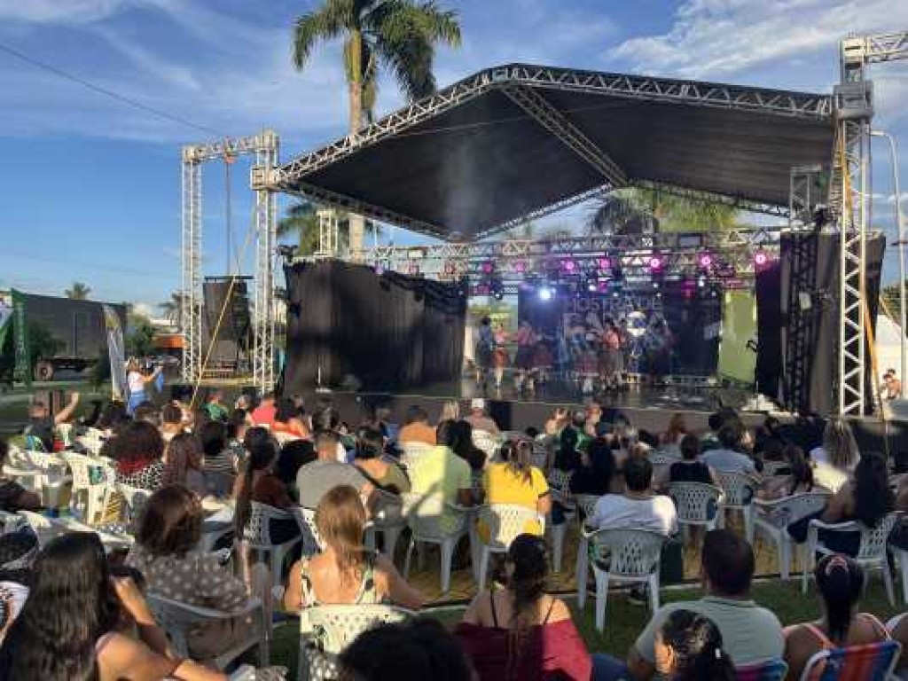 Mostra de Dança Estilo Livre reúne mais de 300 dançarinos e leva arte à praça