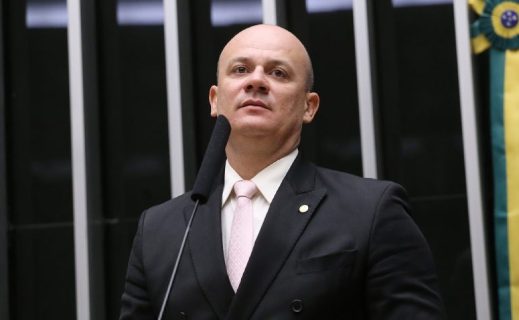 Deputados de oposição comemoram e governistas criticam rejeição do Senado a Messias no STF